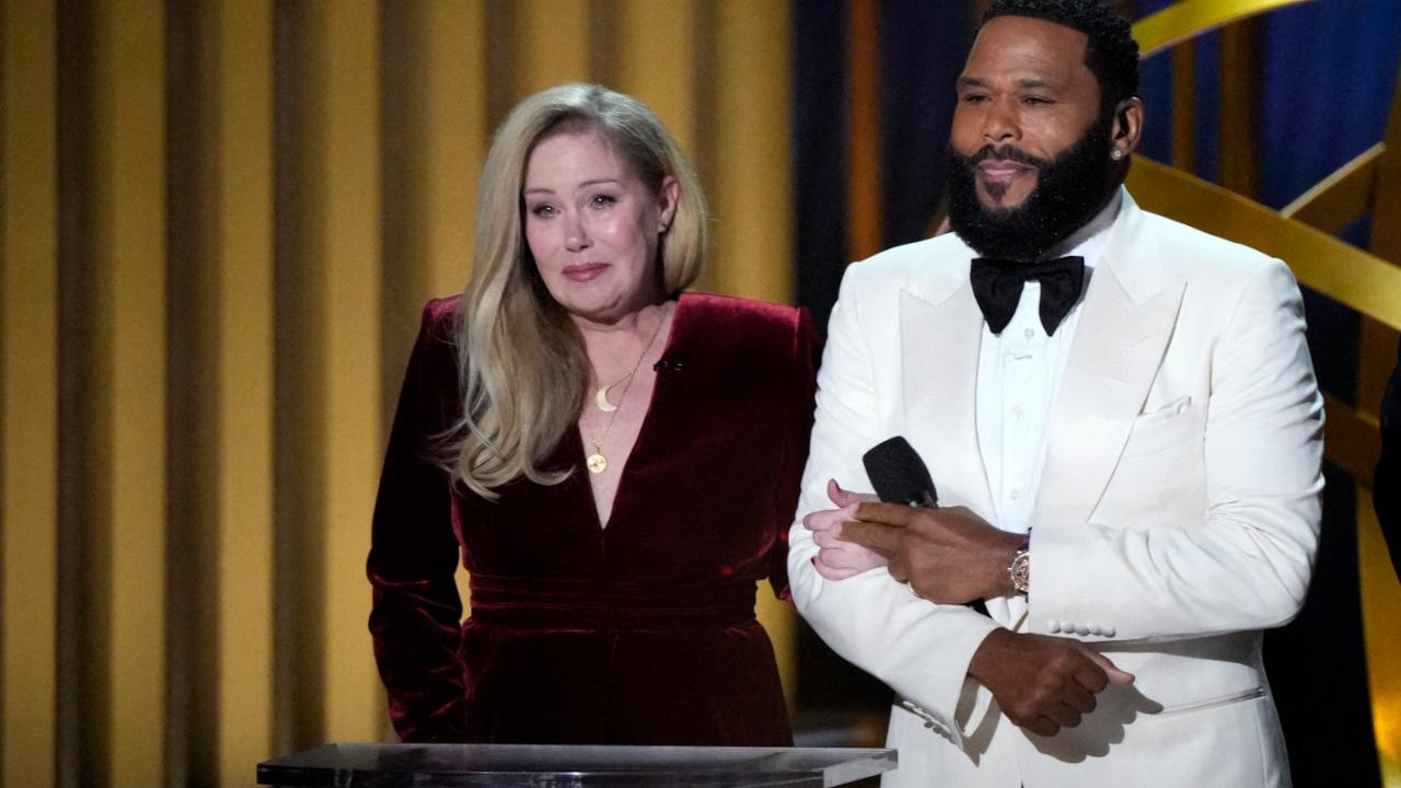 Malade, Christina Applegate fait une émouvante apparition aux Emmy Awards 2023 (vidéo)