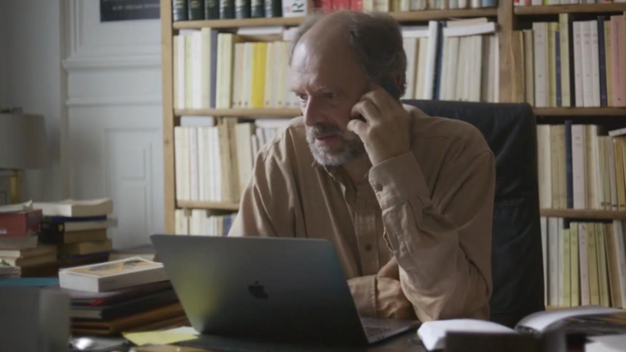 "Oui ? Allo ?" C'est le premier teaser du Répondeur avec Denis Podalydès