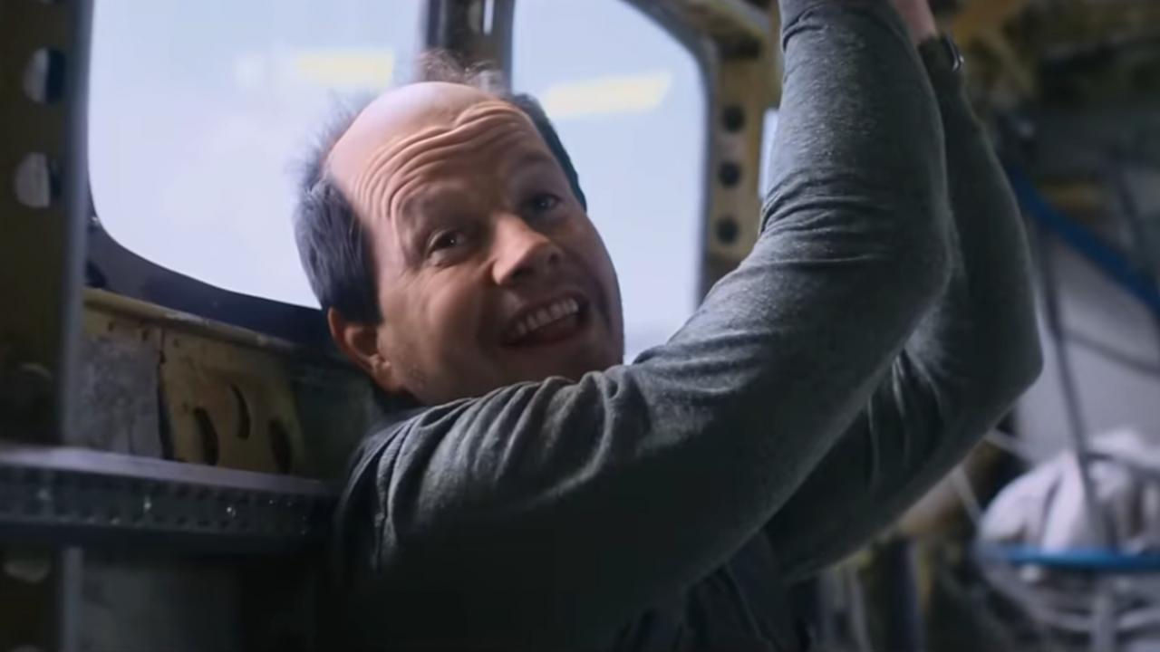Mark Wahlberg est chauve pour son nouveau film d'action : bande-annonce