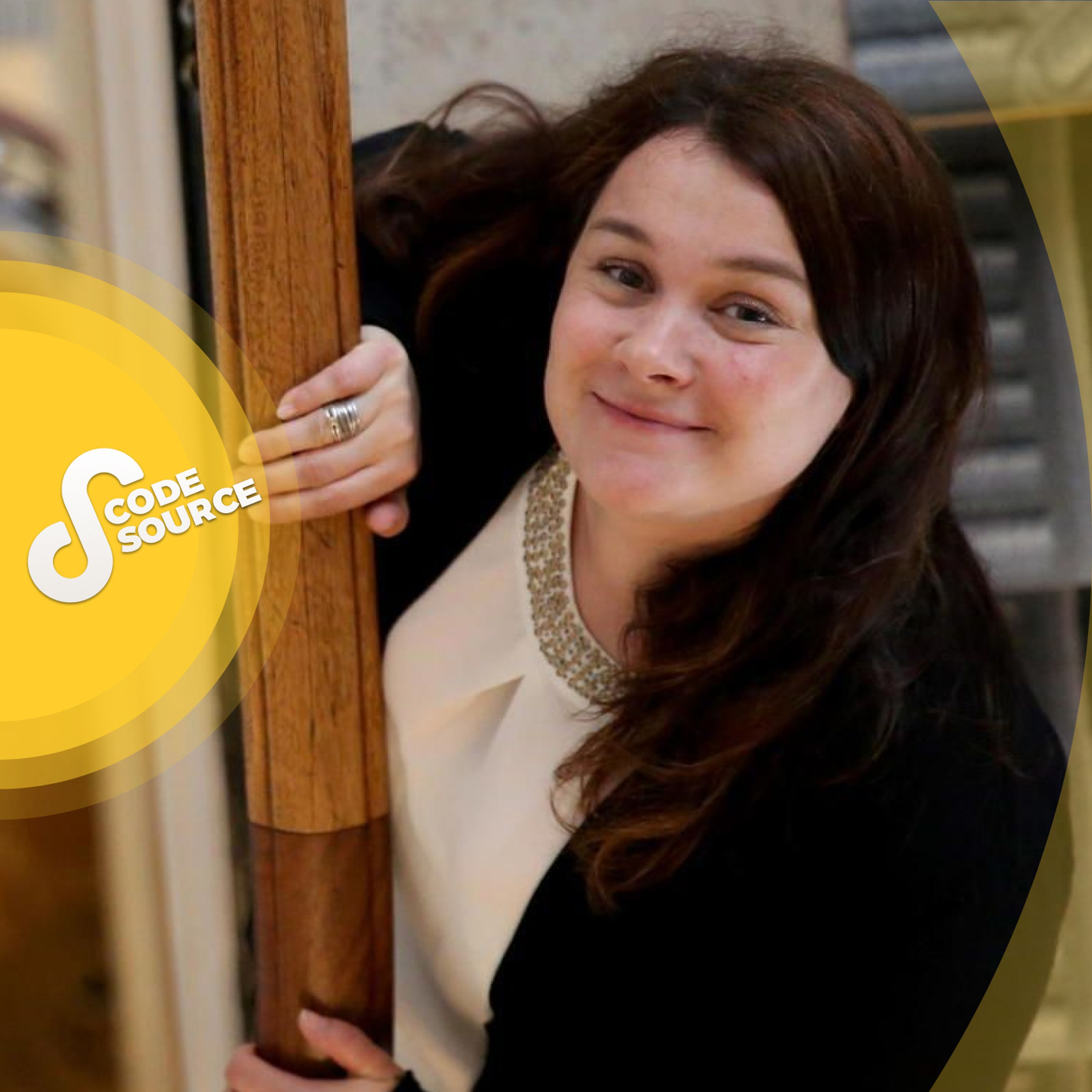 Salariée SNCF, star du roman d'amour français : Emily Blaine raconte sa double vie