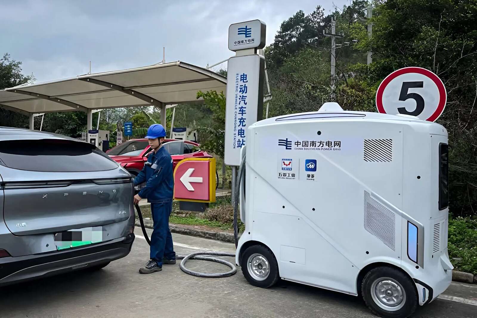 Un constructeur chinois invente une batterie ambulante pour voiture électrique