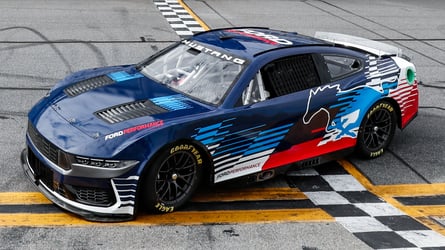 Ford présente sa Mustang Dark Horse pour la prochaine génération de NASCAR