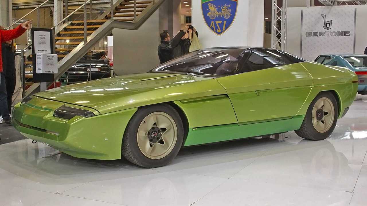 Voici comment Bertone a transformé la Corvette C4 en voiture exclusive