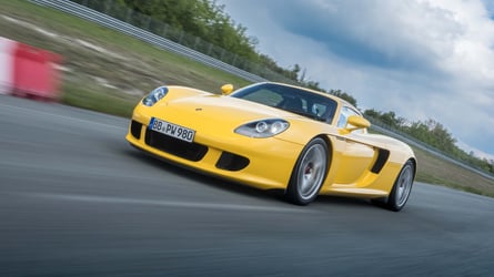 La Porsche Carrera GT est encore plus performante avec ses nouveaux pneus Michelin