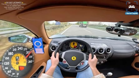 ??coutez cette Ferrari F430 atteindre les 310 km/h sur l'autoroute