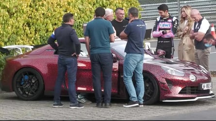 Regardez Esteban Ocon s???amuser avec un prototype d???Alpine A110 sur le Nürburgring