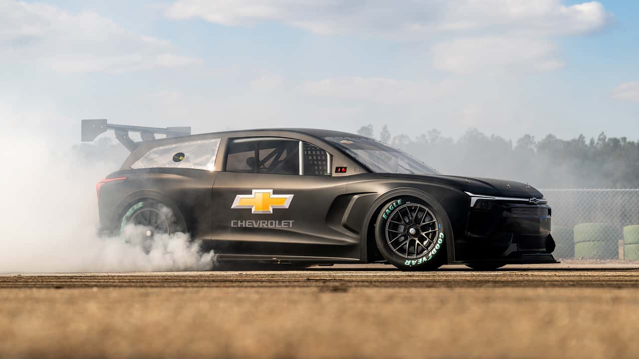 Chevy présente un prototype de NASCAR électrique inspiré de la Blazer