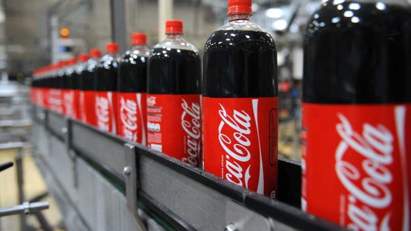 Une association alerte sur des traces de microplastiques dans le Coca-Cola et le Schweppes