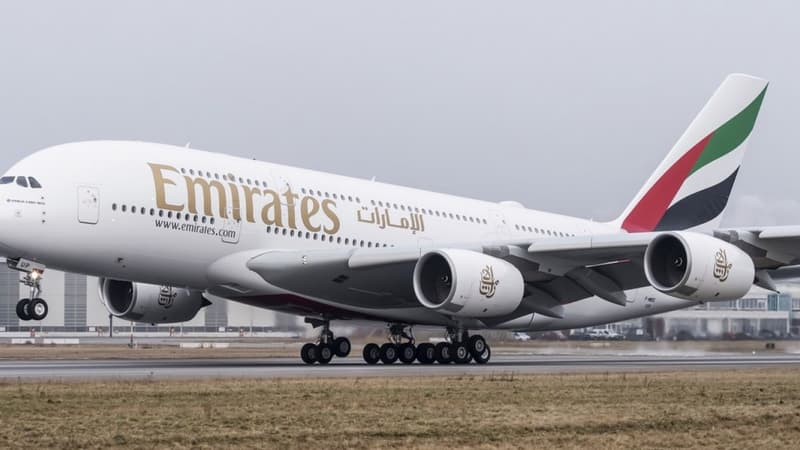 A Moscou, un camion s'encastre sous un A380 d'Emirates