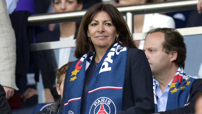 "Le Parc des Princes n'est pas à vendre mais...": la maire de Paris Anne Hidalgo tend de nouveau...