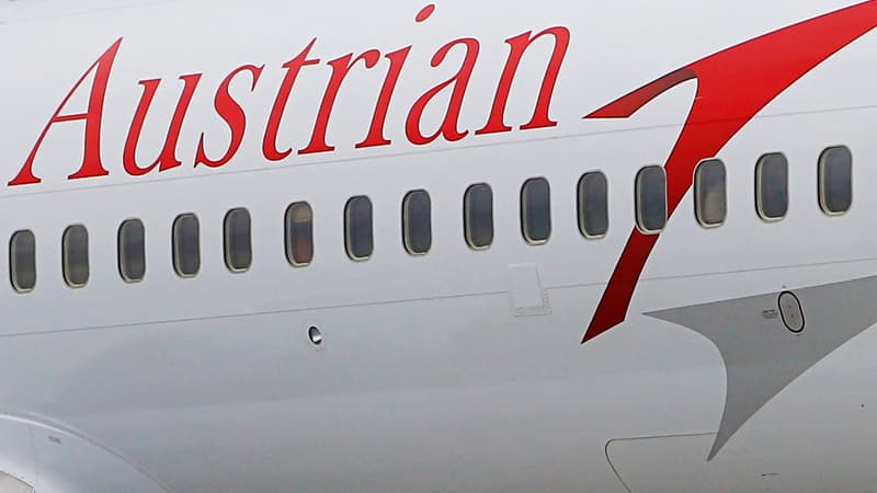 Une partie du nez arrachée, impacts sur le parebrise: un avion d???Austrian Airlines fortement...