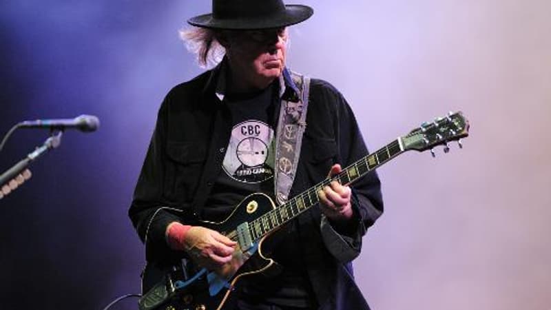 Après ses critiques, Neil Young jouera finalement au festival de Glastonbury