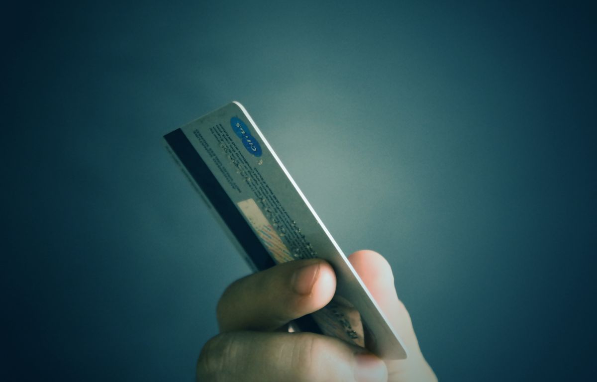 Qu???est-ce que le « skimming », cette escroquerie qui s???en prend à votre carte bancaire ?