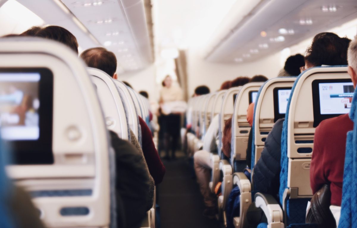 Les passagers d???un avion se mettent à saigner des oreilles et du nez en sang à cause d???un...