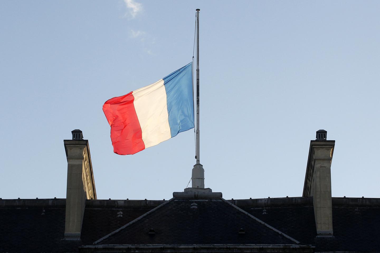 Depuis la décolonisation, 200 000 personnes sont redevenues françaises après avoir perdu...