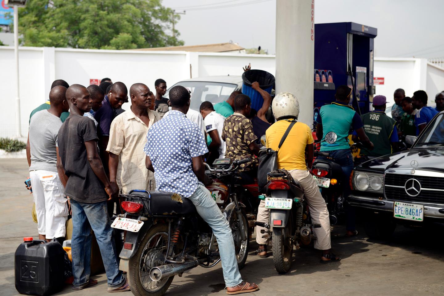 Au Nigeria, l’explosion d’un camion-citerne fait plus de 140 morts et une cinquantaine de...