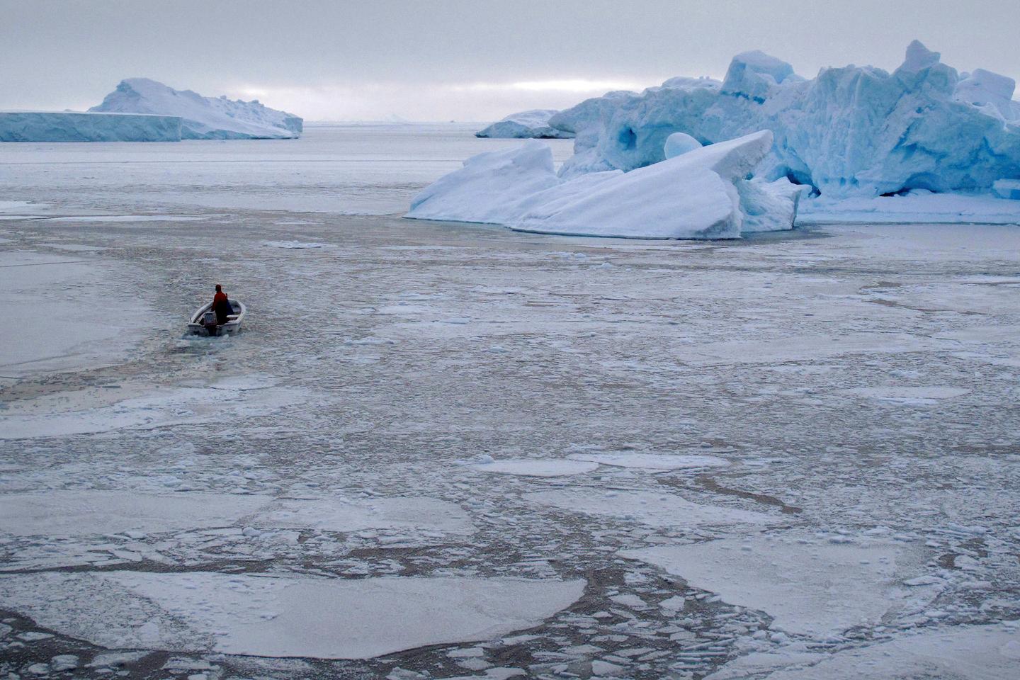 Groenland : des plates-formes de glace protectrices se désintègrent rapidement, alertent des...