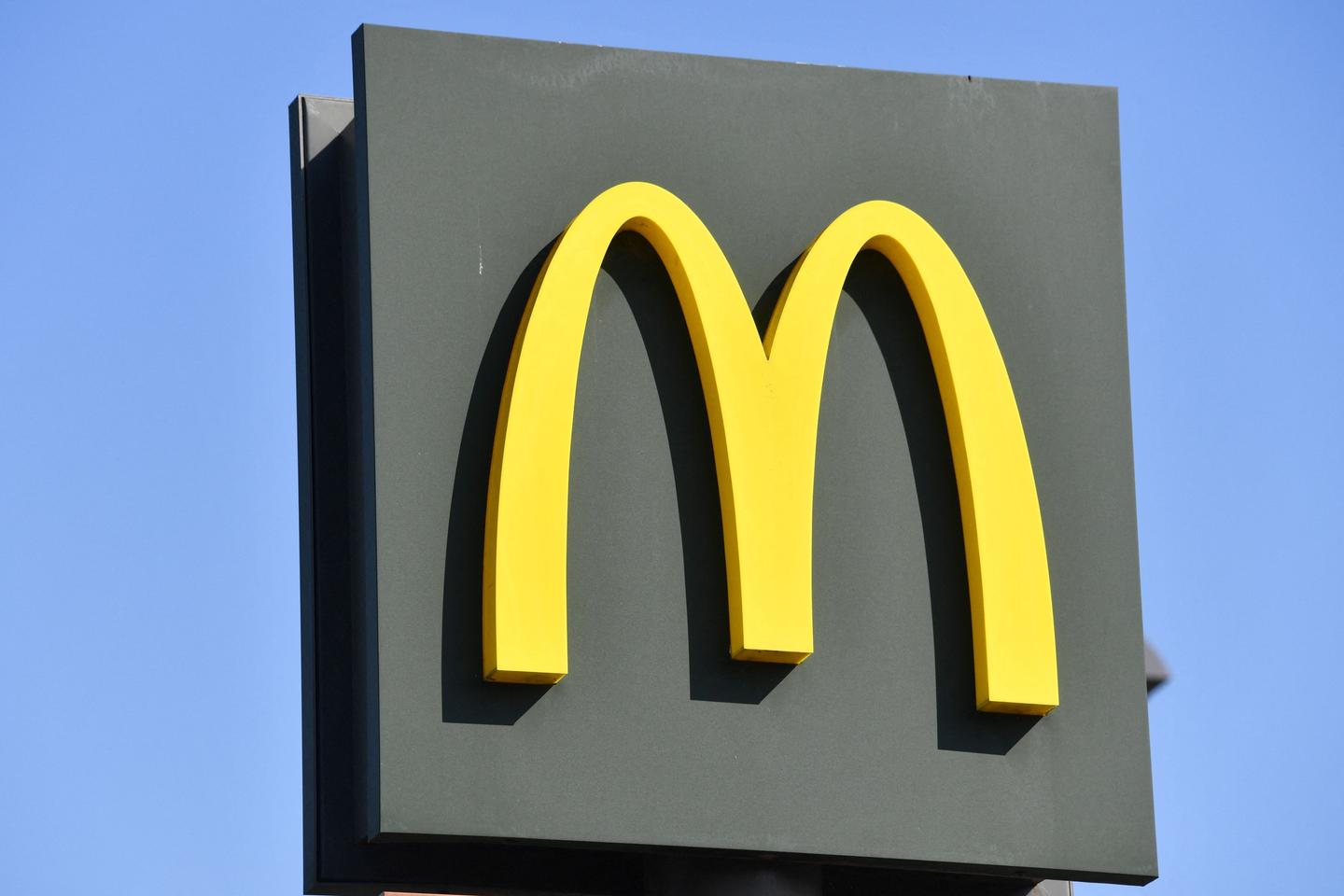 A Angers, un restaurant McDonald???s, accusé par une femme trans de discrimination de genre, a...