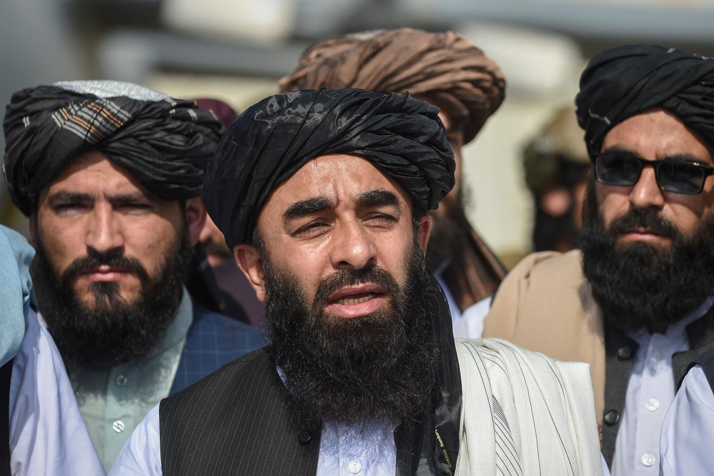 L???Afghanistan menace le Pakistan de conséquences incontrôlables après des frappes qui ont...