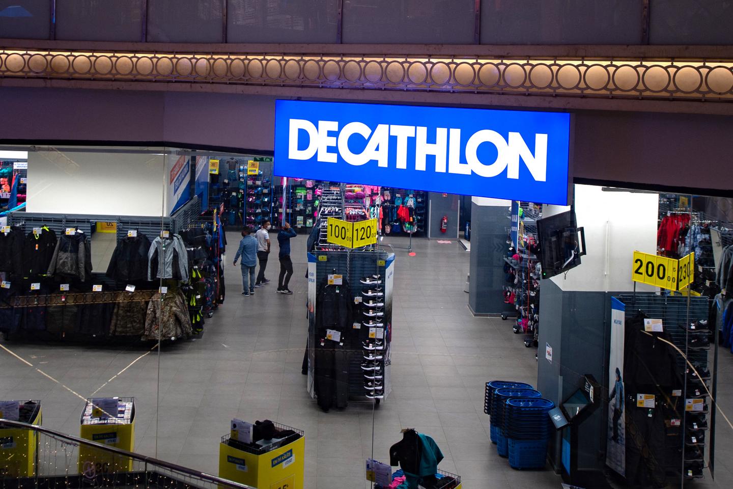 Decathlon a continué à approvisionner la Russie via une société-écran
