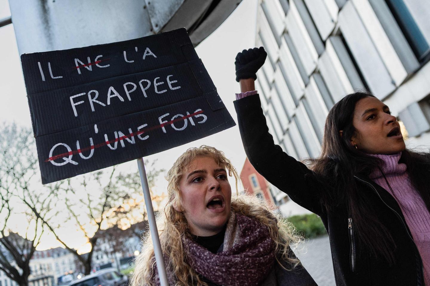 Violences conjugales : 244 000 victimes ont été recensées en 2022, une augmentation de 15 %...