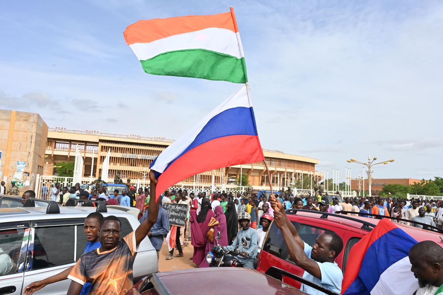 Niger : des instructeurs et du matériel militaires russes sont arrivés à Niamey