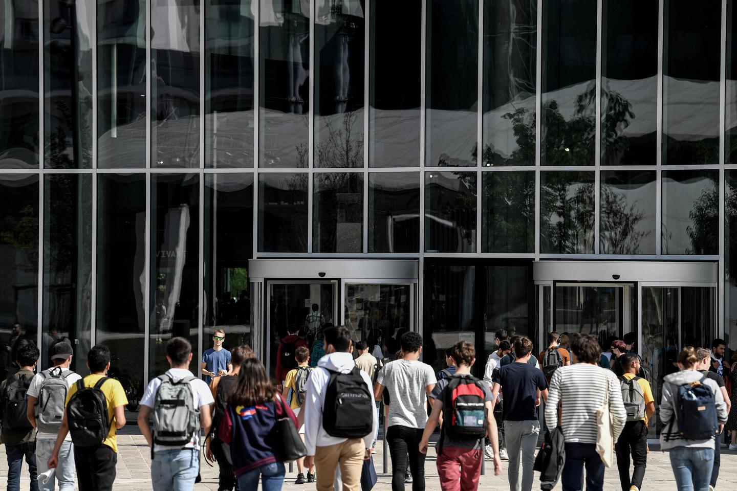 Université Paris-Saclay : Estelle Iacona retire sa candidature pour « contribuer à la sortie...