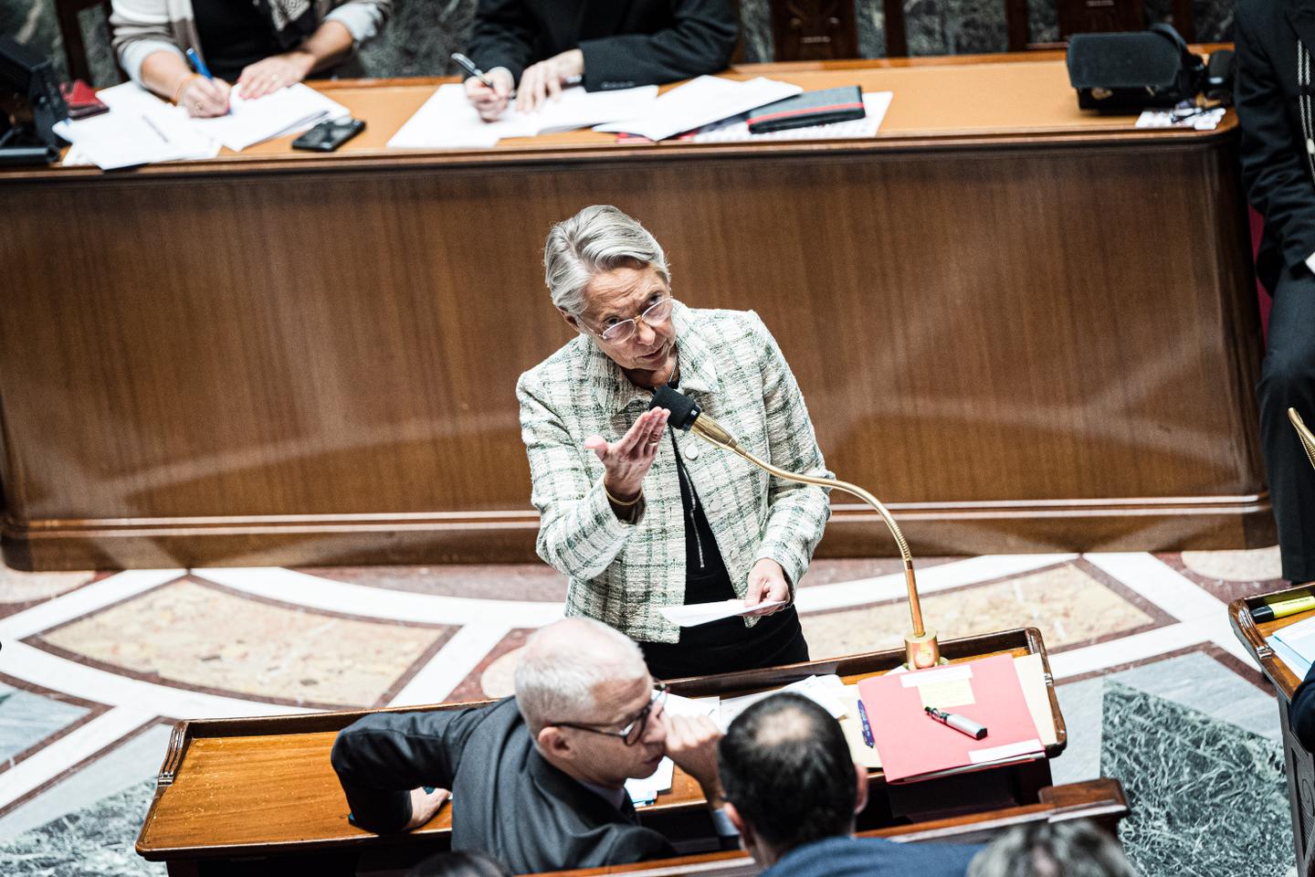Elisabeth Borne déclenche le 49.3 sur le budget et coupe court aux débats à l???Assemblée...