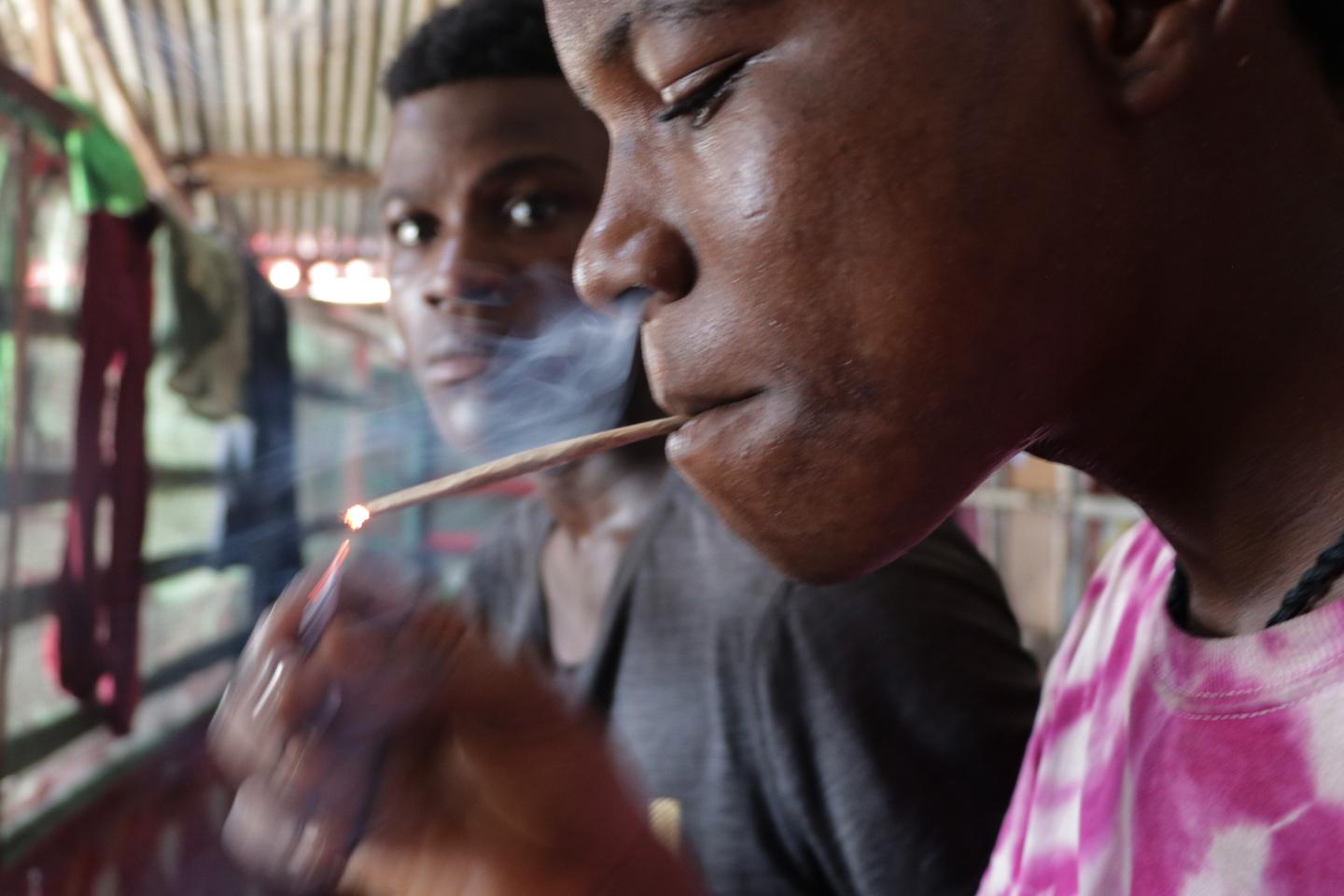 Au Liberia, la jeunesse ravagée par la drogue