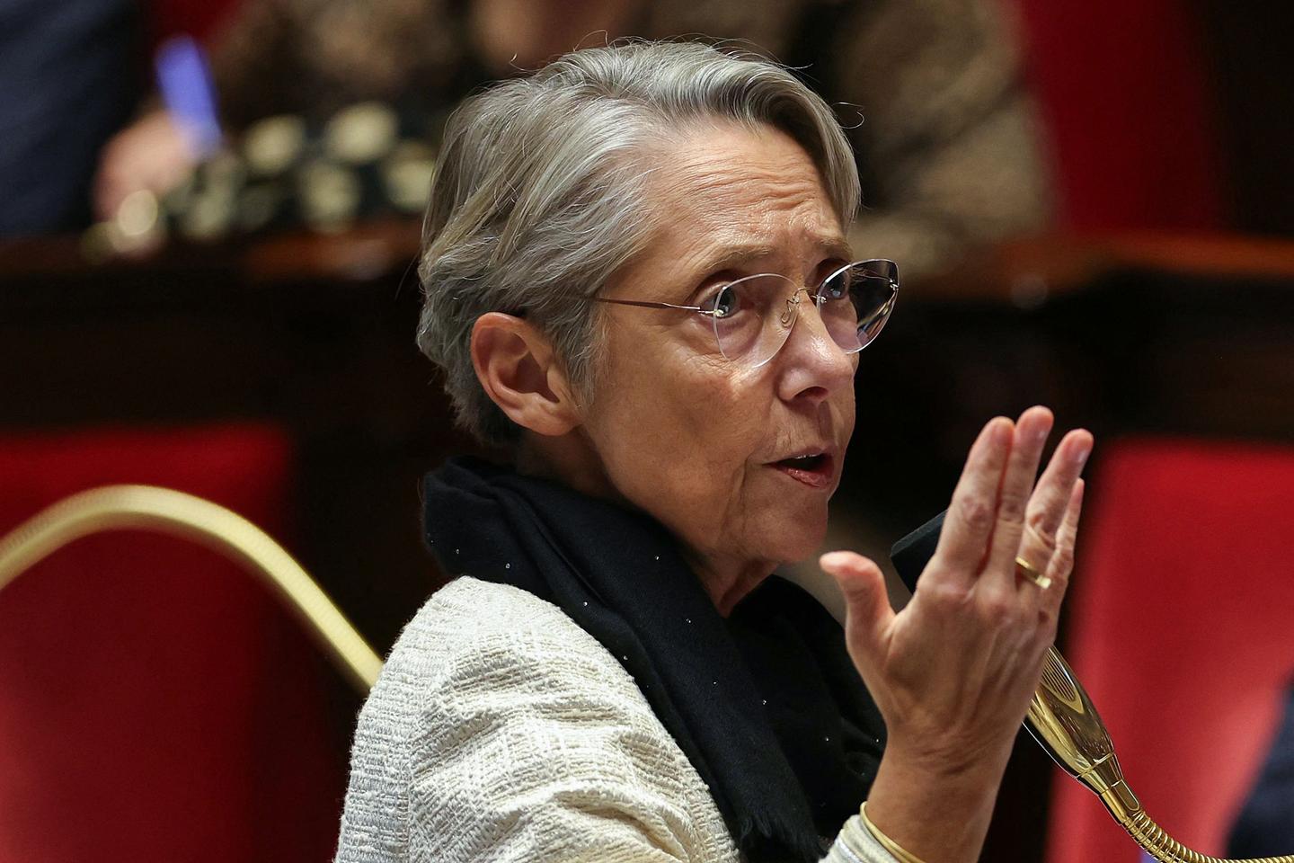 « L???usage répété de l???article 49.3 pour faire adopter les textes budgétaires devient du...