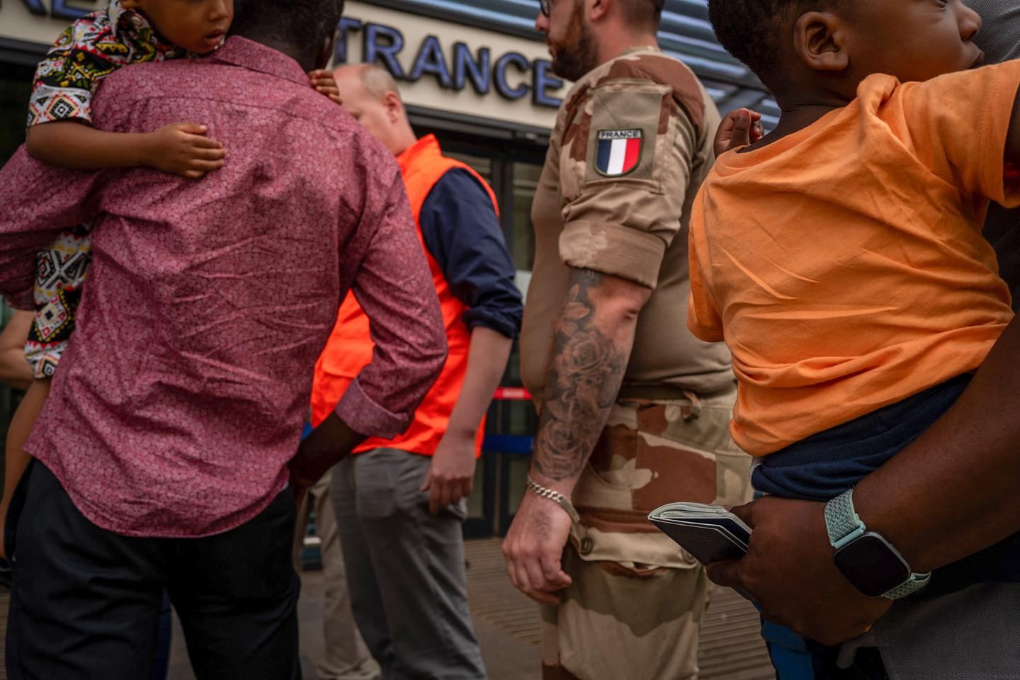 Un rapport parlementaire sans concessions sur la politique de la France en Afrique