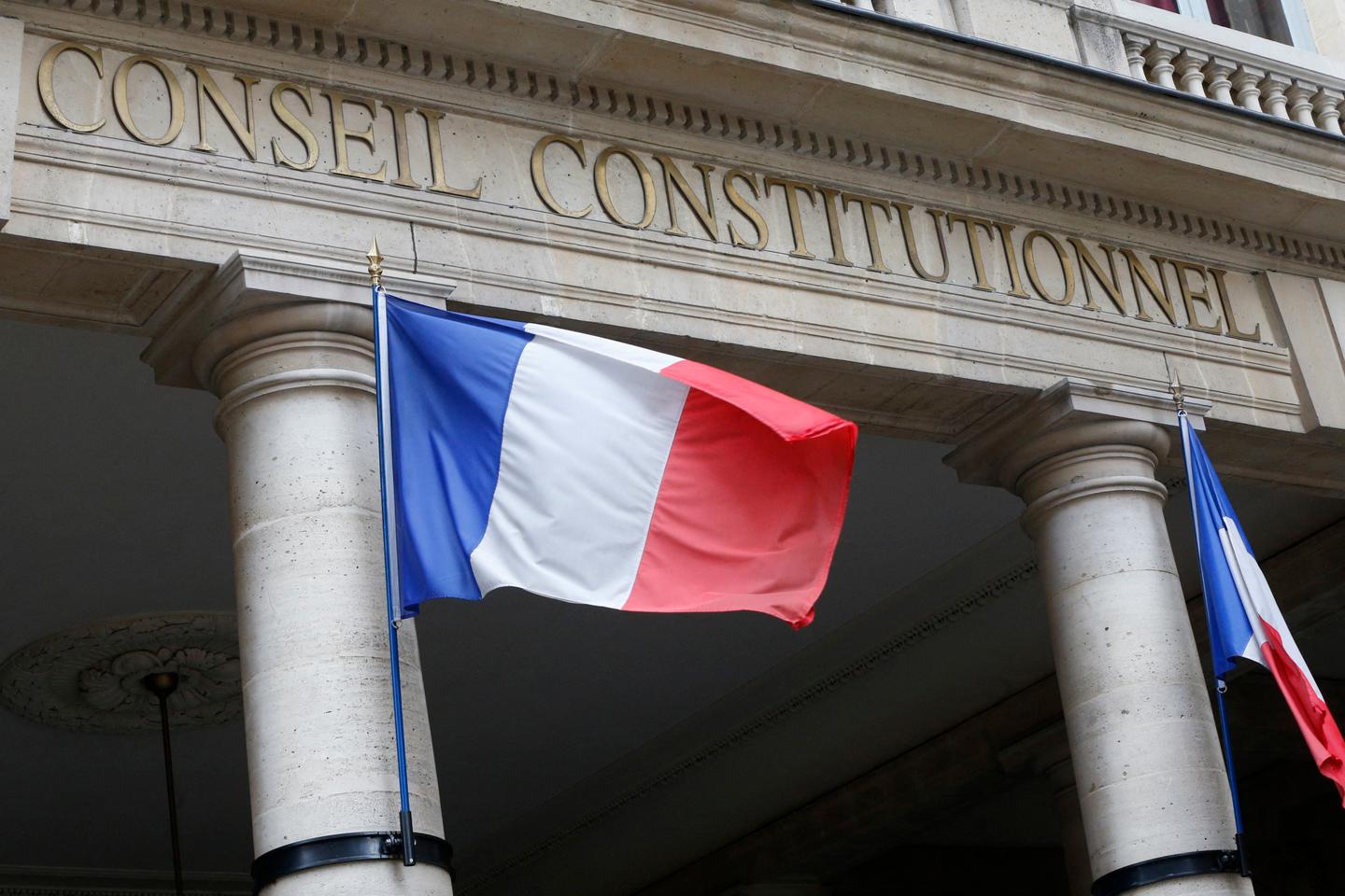 Loi immigration : quelles mesures sont contestées devant le Conseil constitutionnel ?