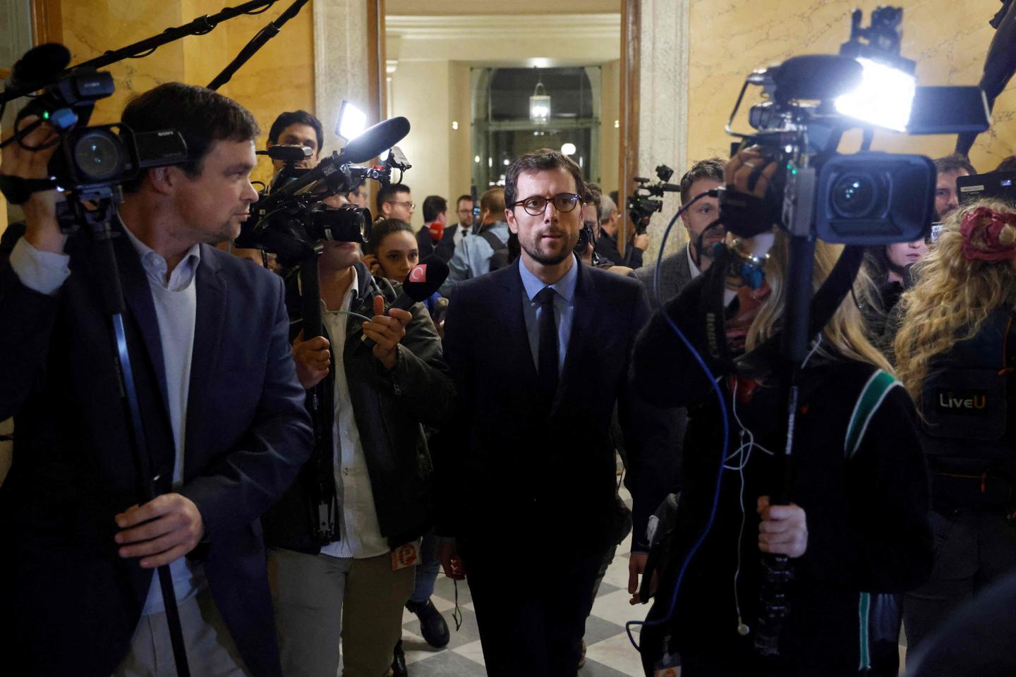 La diffusion à l???Assemblée nationale d???images des massacres commis par le Hamas divise les...