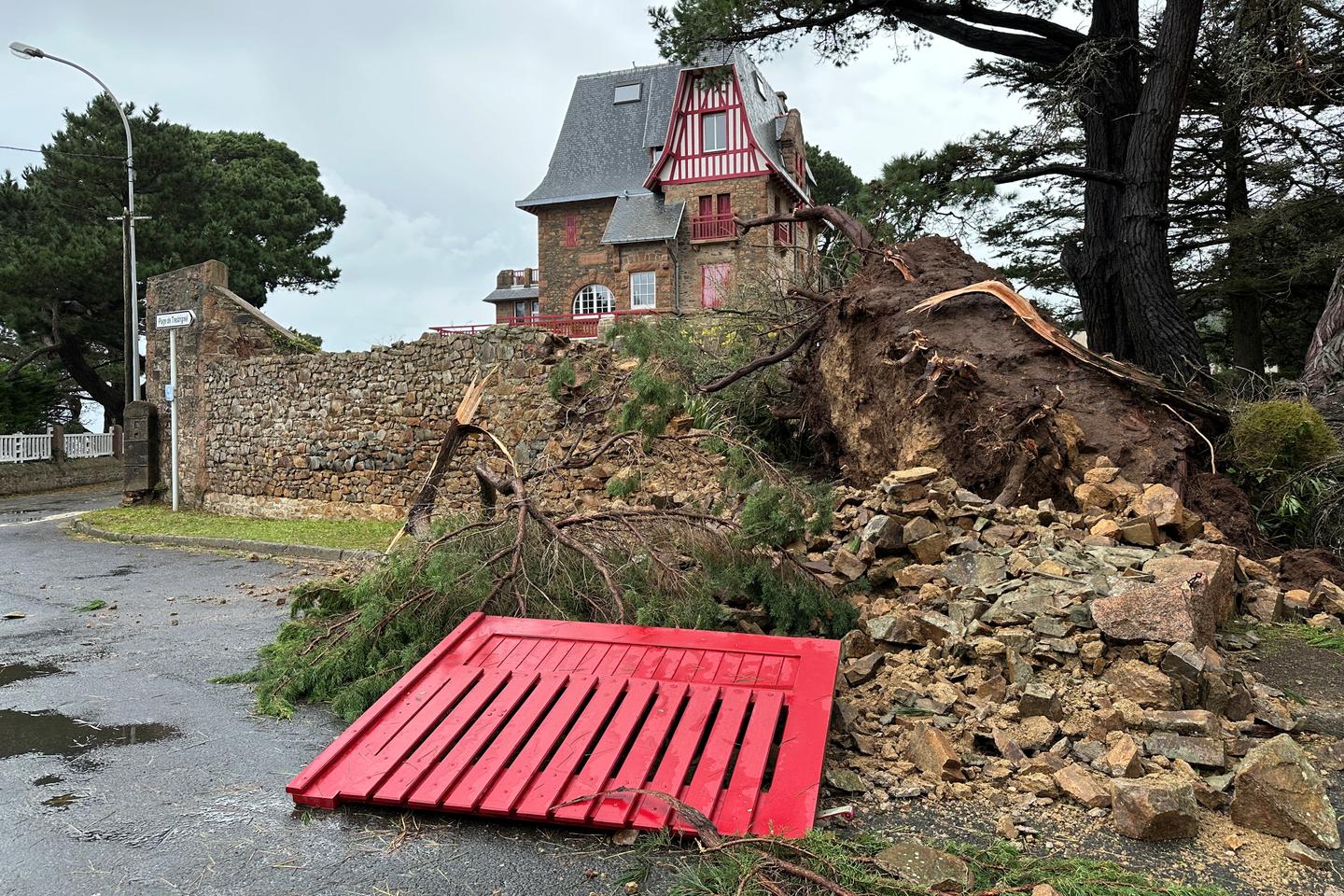 Tempêtes : un fonds d???urgence exceptionnel de 50 millions d???euros pour les sinistrés...