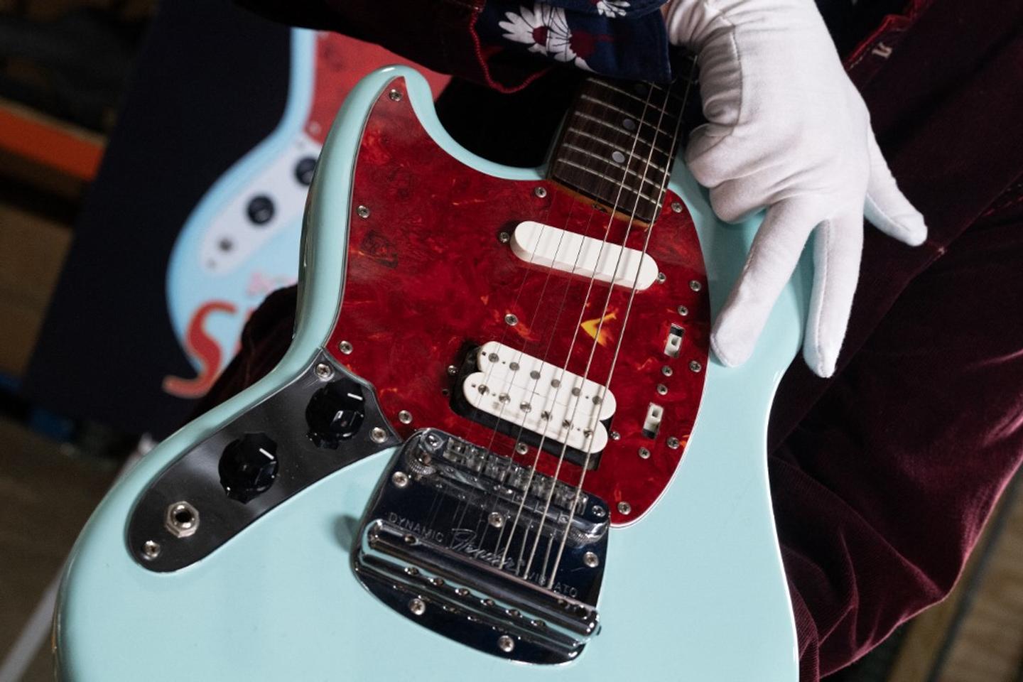 La dernière guitare utilisée en concert par Kurt Cobain vendue plus d???1,5 million de dollars