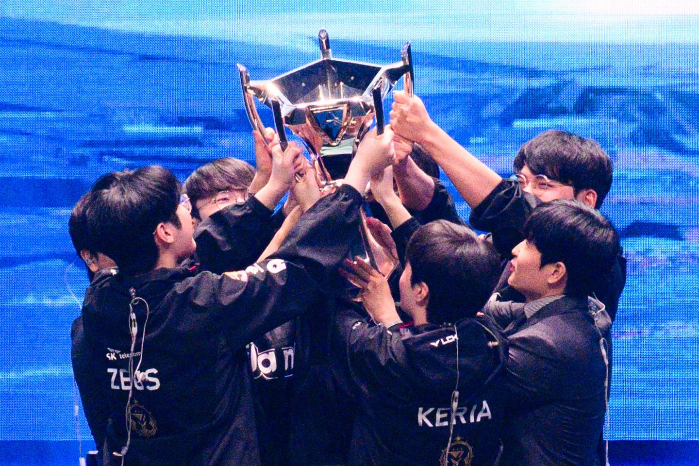 E-sport : « Faker », star coréenne, sacré champion du monde de « League of Legends »...
