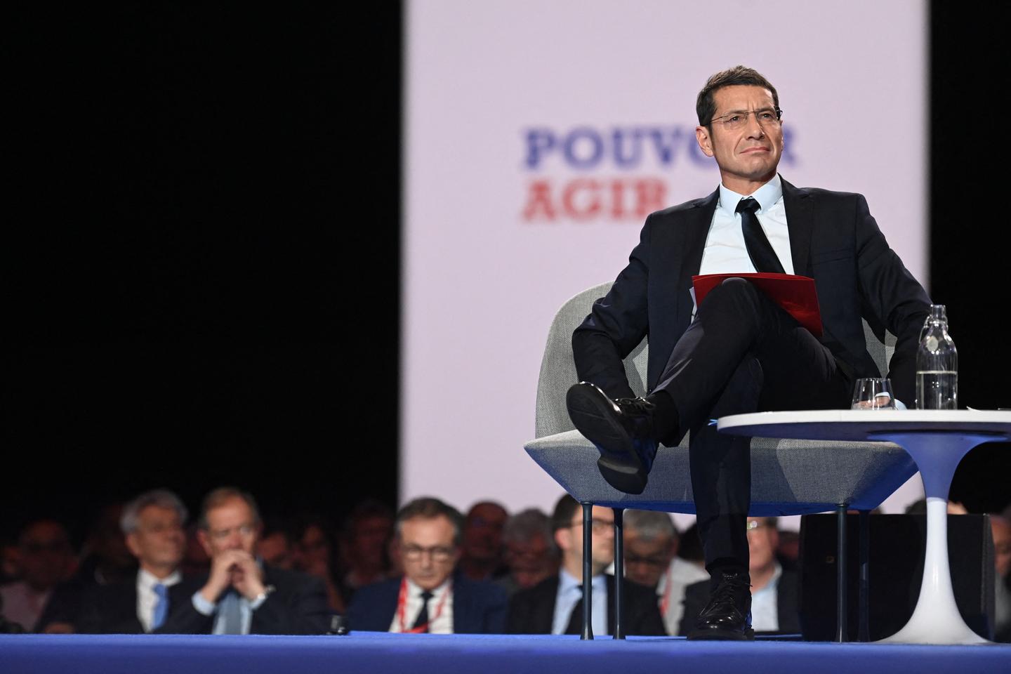 Congrès des maires : l???absence d???Emmanuel Macron illustre ses relations compliquées avec les...