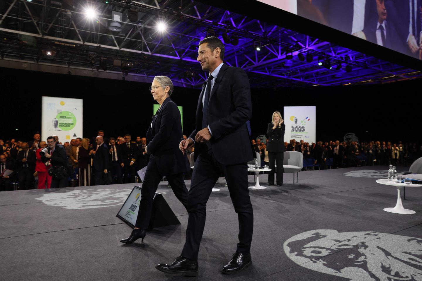 Elisabeth Borne promet 100 millions d???euros de plus aux maires