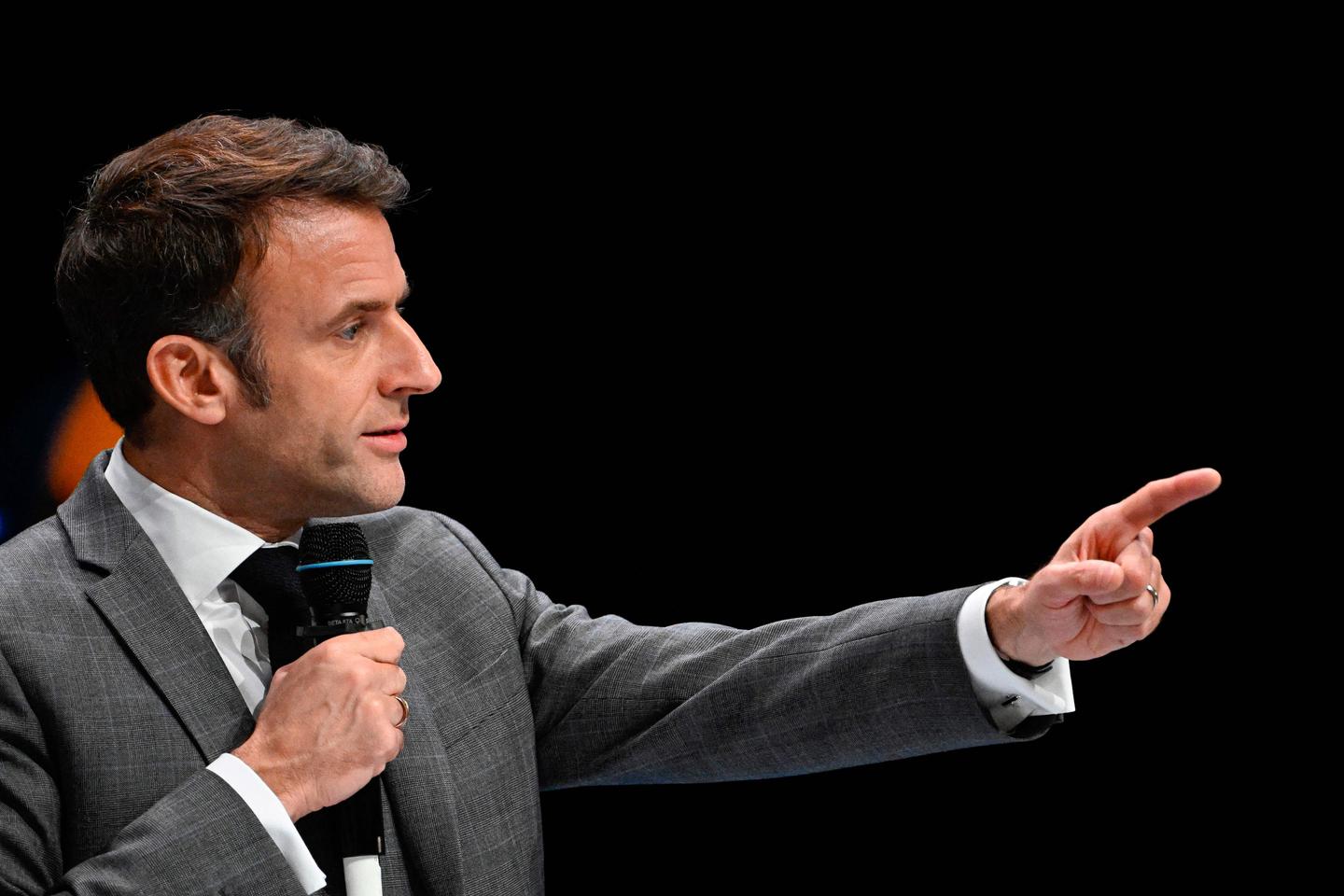 L???objectif de plein-emploi d???Emmanuel Macron fait craindre une remise en cause du modèle...