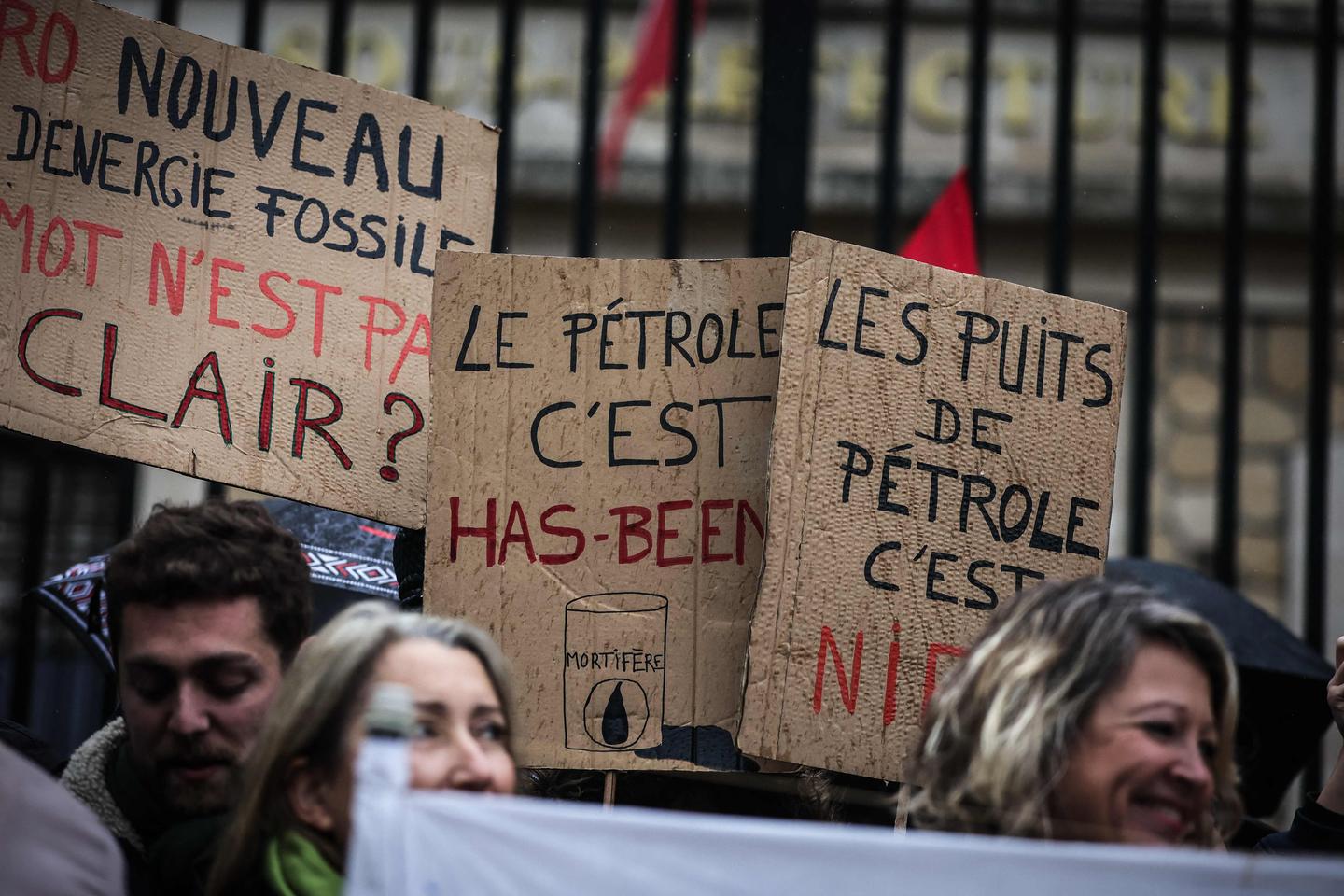 COP28 : un accord sur la sortie des énergies fossiles jugé « historique », mais toujours non...