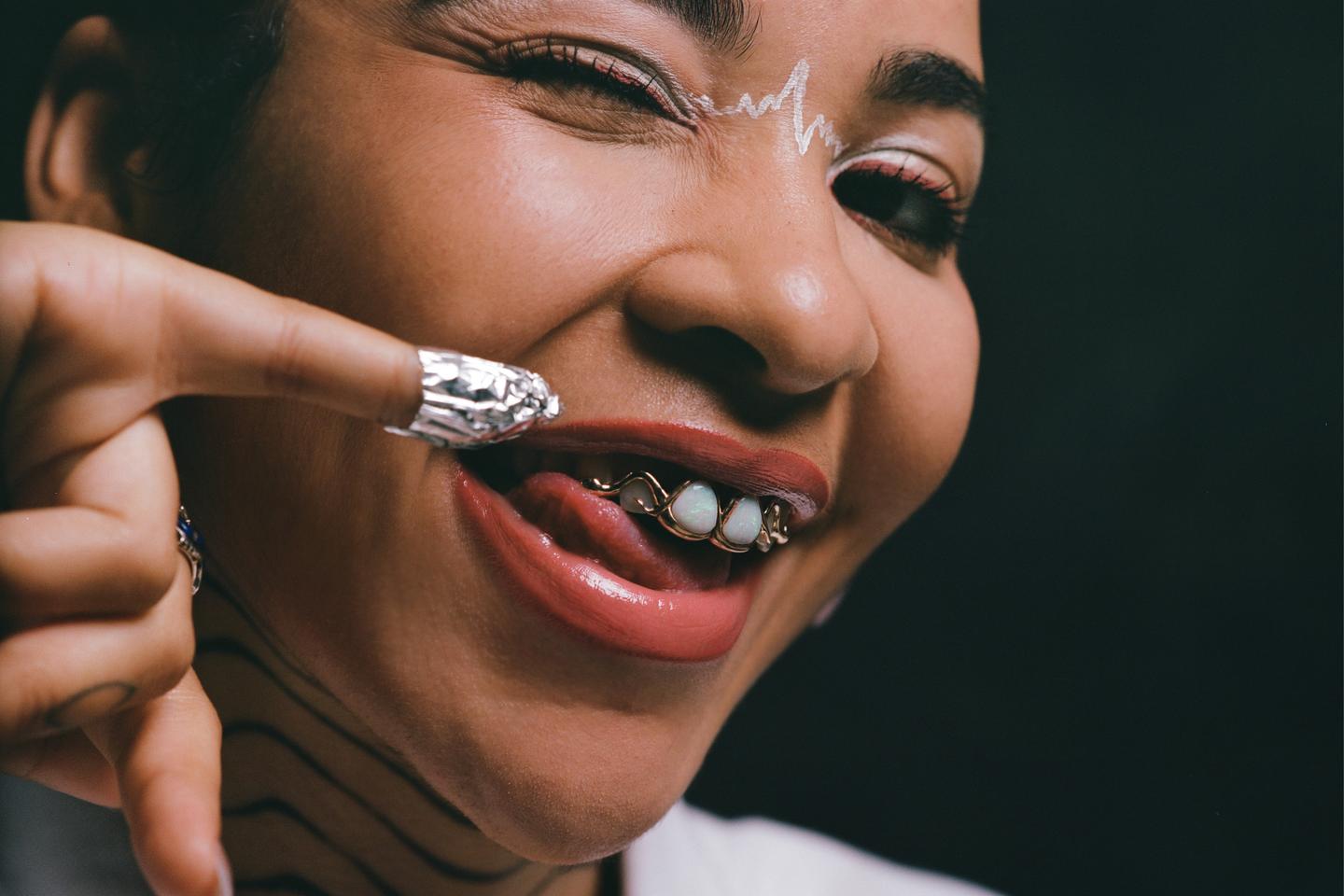 Pour briller le soir du réveillon, mettez vos grillz !