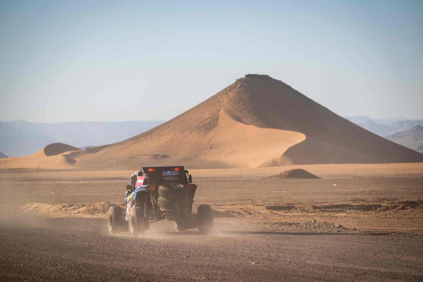 Le Dakar 2024 s???élance d???Arabie saoudite dans un contexte géopolitique et sécuritaire tendu