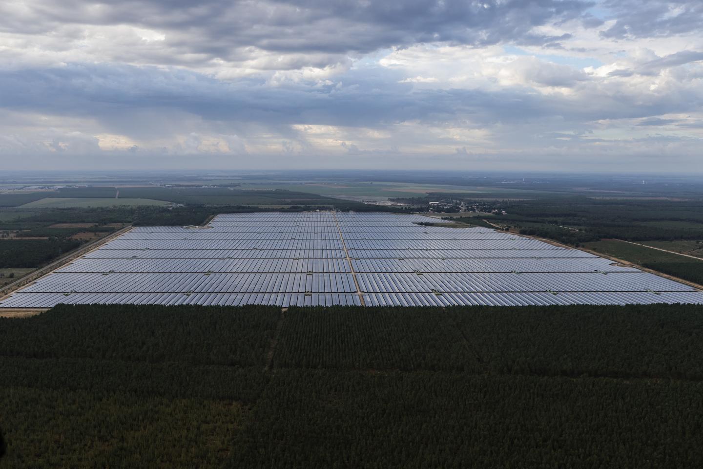 A Creil, dans l???Oise, la piste de l???énergie solaire sur un ancien aérodrome