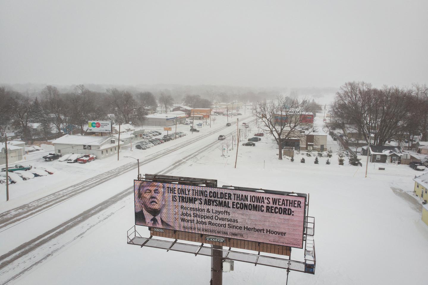 Dans l???Iowa, les primaires républicaines s???ouvrent par grand froid et sous la domination de...