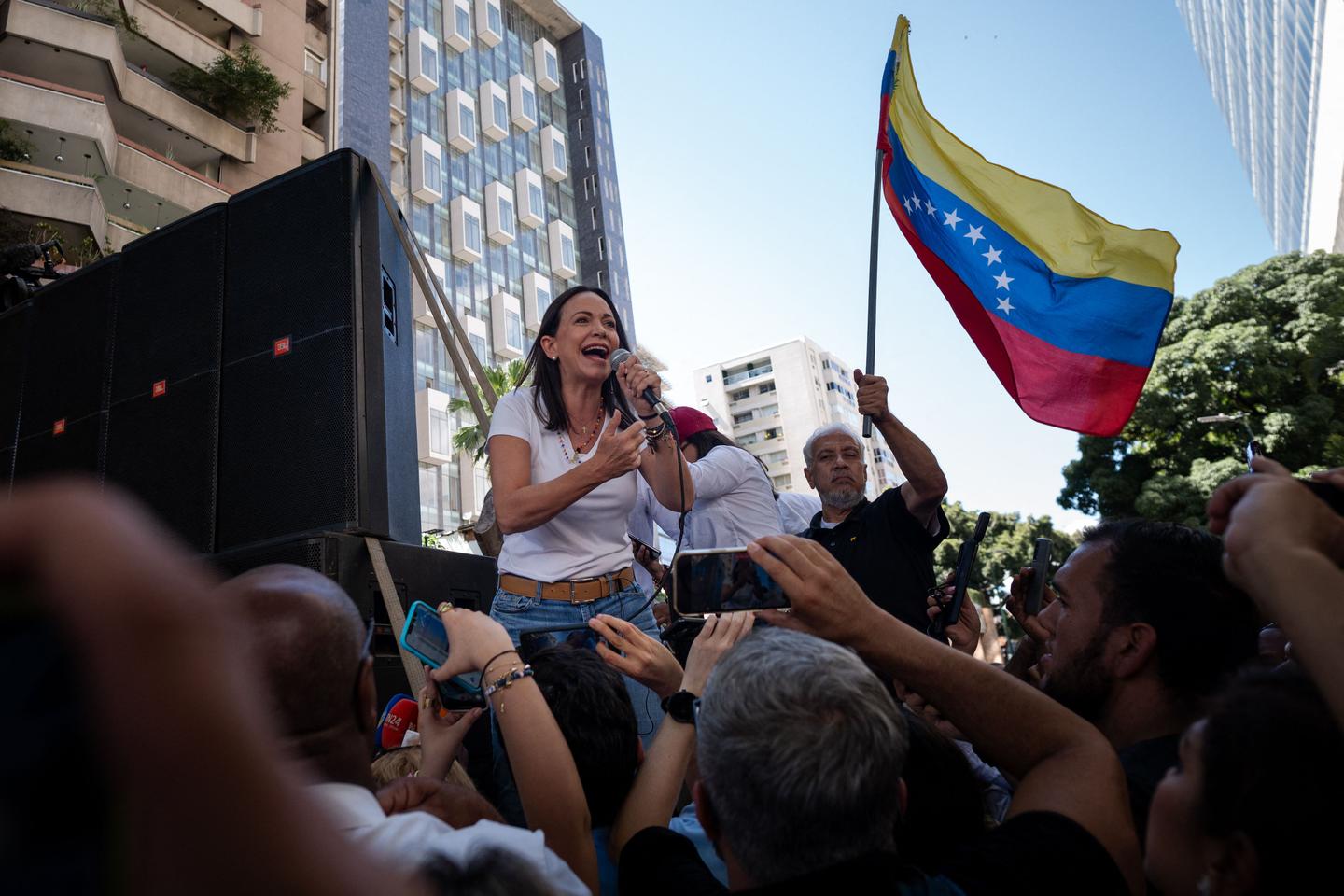 Venezuela : la Cour suprême confirme l???inéligibilité des opposants Maria Corina Machado et...