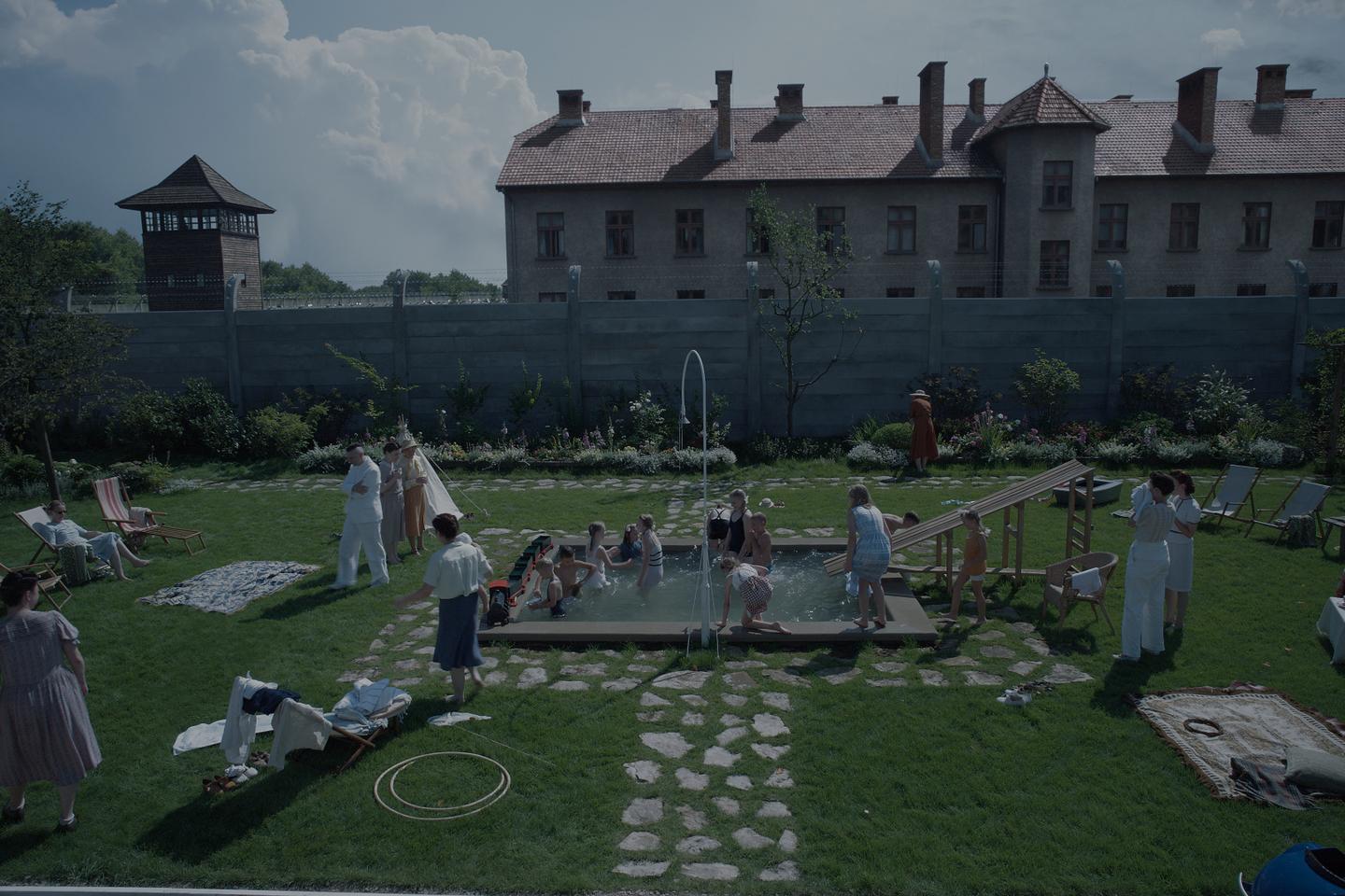 « La Zone d???intérêt » : à côté d???Auschwitz, une obscène tranquillité
