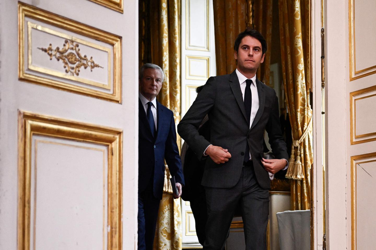 Gabriel Attal tente d???éteindre la colère des agriculteurs en cédant sur l???environnement