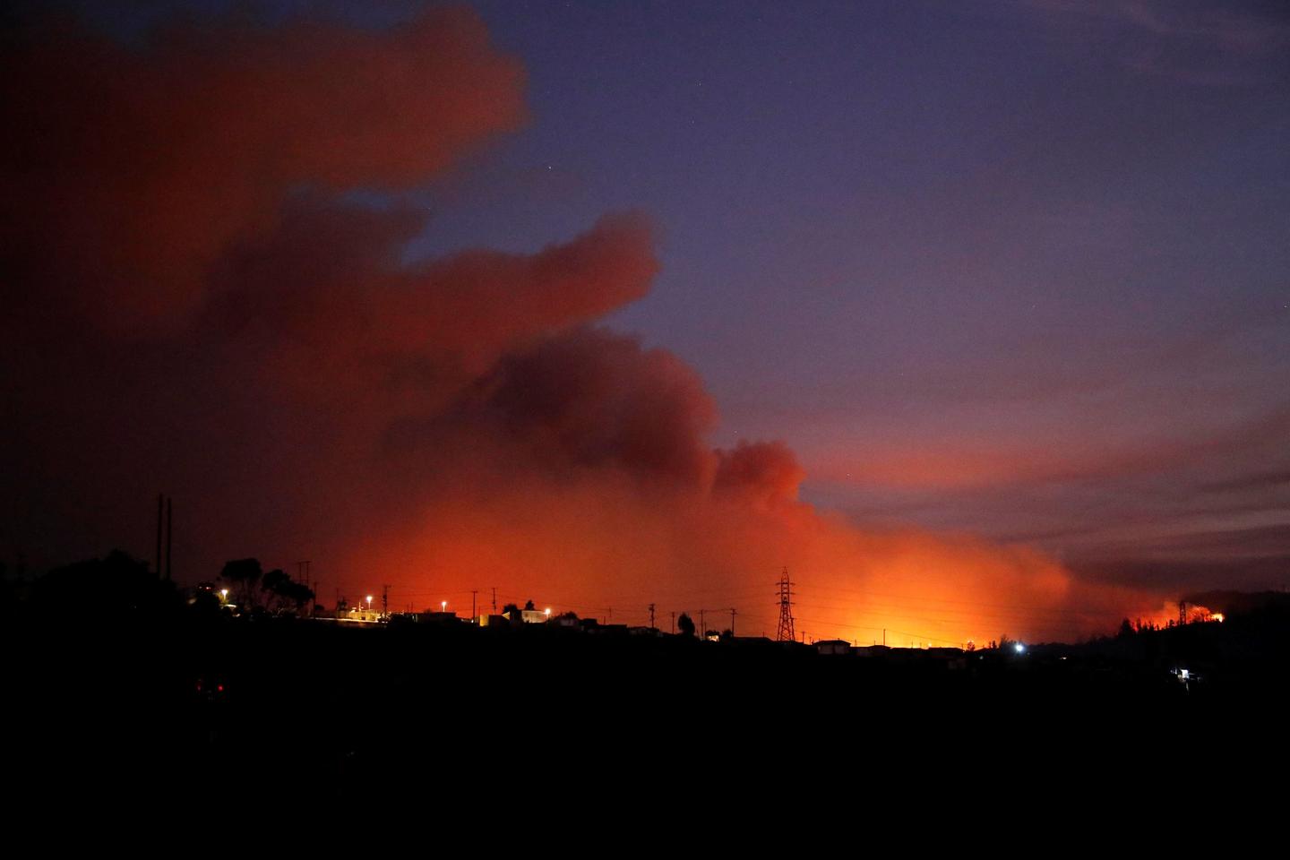 Chili : des feux de forêt font craindre une dizaine de victimes et menacent des centaines...