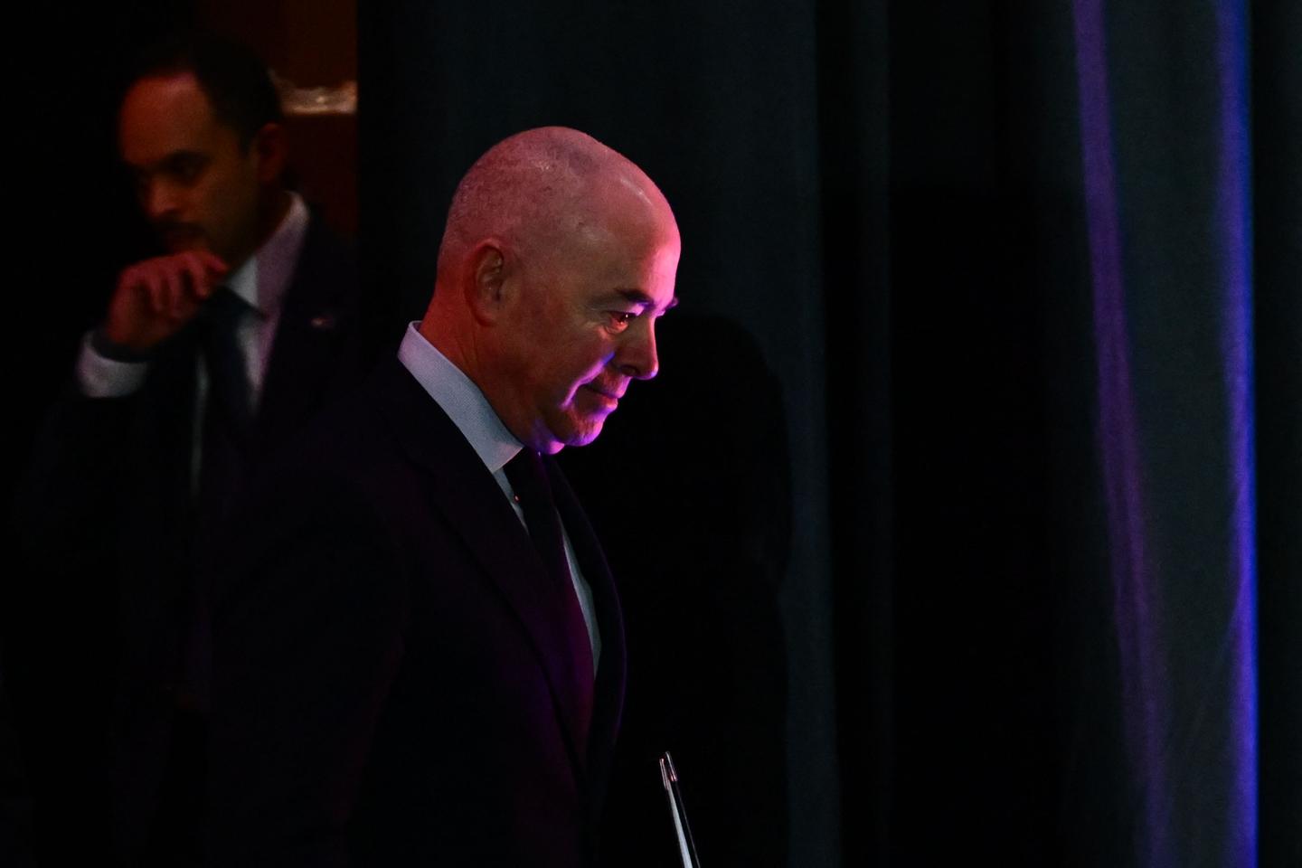 Etats-Unis : les républicains inculpent le ministre de Joe Biden chargé de l???immigration dans...