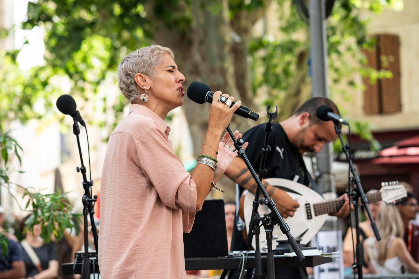 Au festival Les Suds, en hiver, à Arles, le chant féministe de Widad Mjama, pionnière du rap...